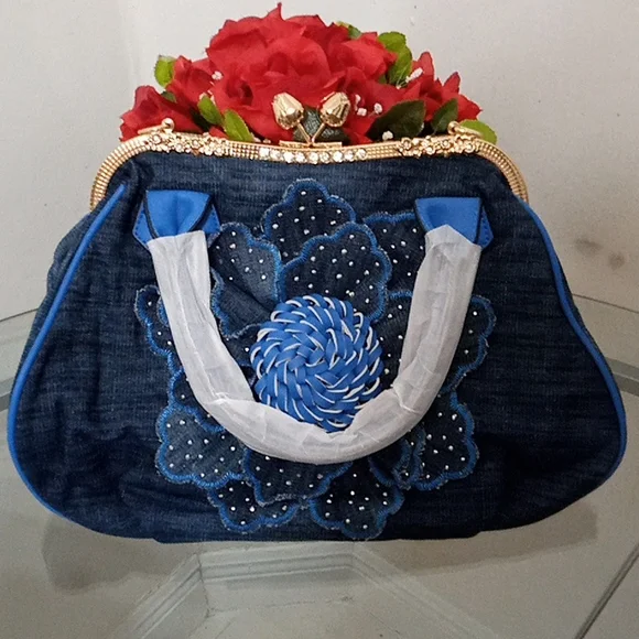 NWT🎁FREE GIFT INCLUDED🎁 Brand New Rhinestones Crystals Denim Shoulder Handbag - Picture 6 of 16